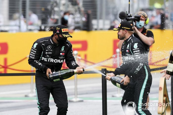 Podio: ganador de la carrera Lewis Hamilton, Mercedes-AMG Petronas F1, segundo lugar Valtteri Bottas, Mercedes-AMG Petronas F1 