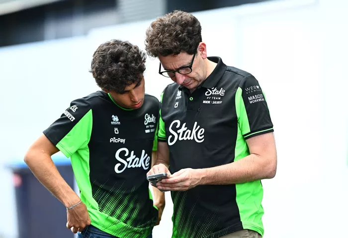 Gabriel Bortoleto, Sauber, Mattia Binotto, Sauber