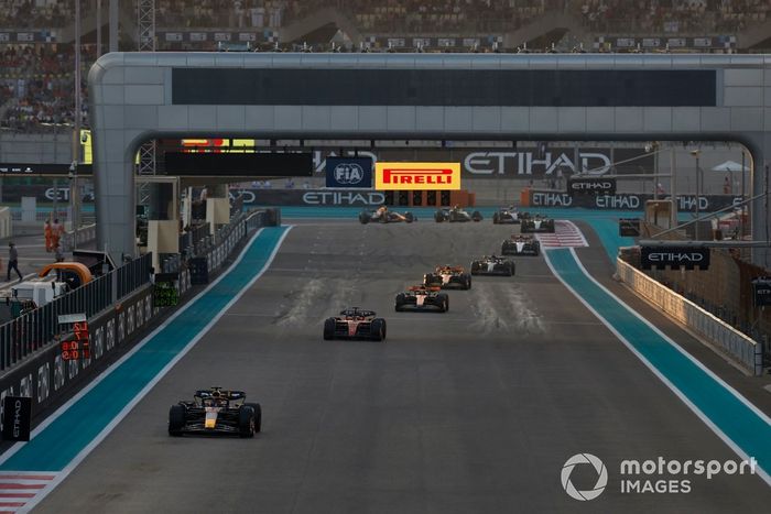 Max Verstappen, Red Bull Racing RB19, Charles Leclerc, Ferrari SF-23, Oscar Piastri, McLaren MCL60