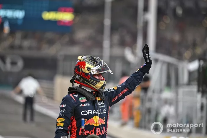 Poleman Max Verstappen, Red Bull Racing, celebra en Parc Ferme 