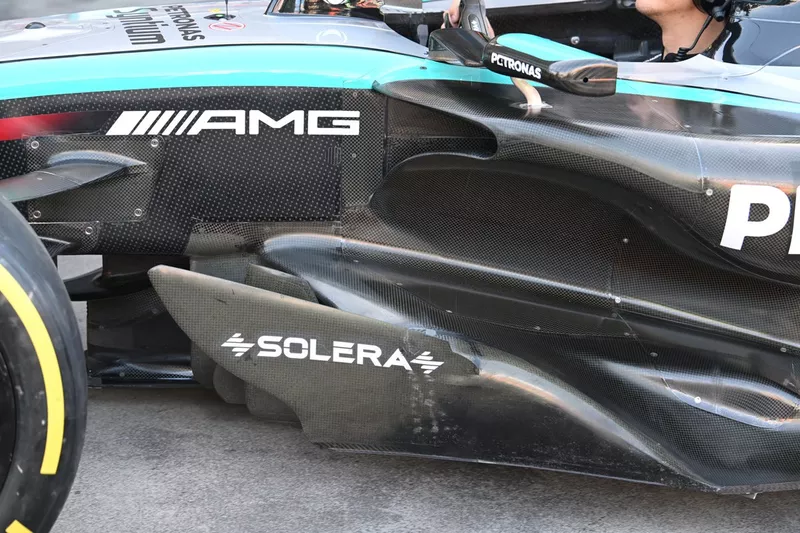 Mercedes W15 détail latéral