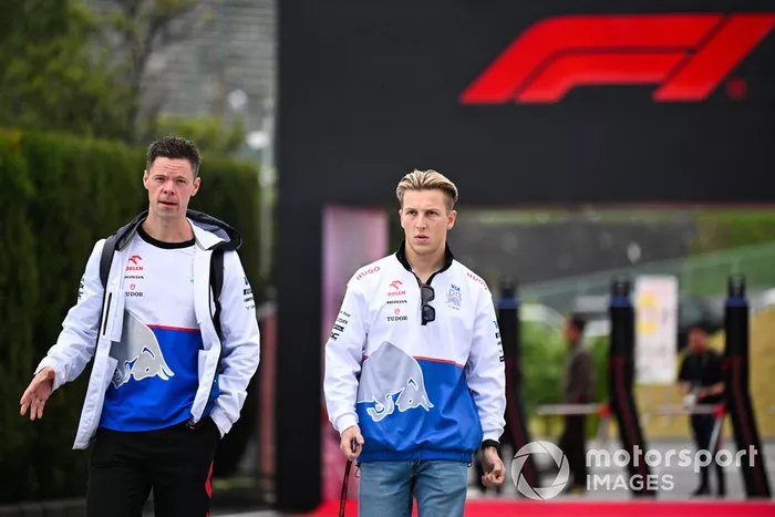 Liam Lawson, pilote de réserve, Visa Cash App RB F1 Team, arrive dans le paddock.
