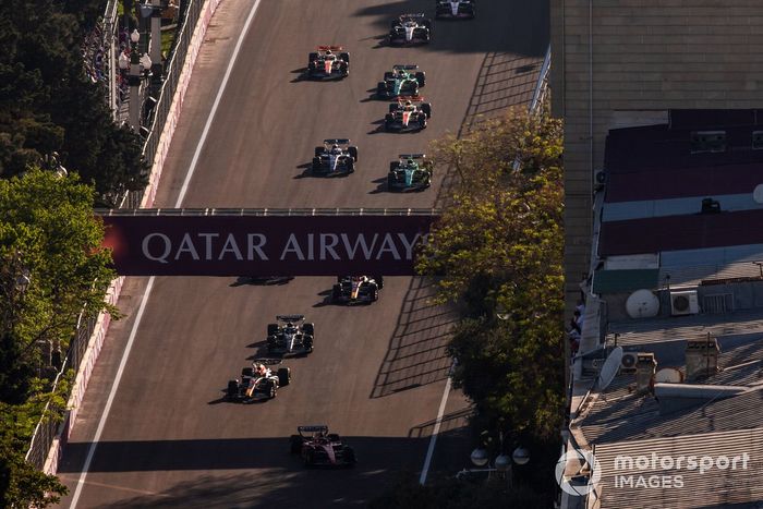 Charles Leclerc, Ferrari SF-23, Sergio Pérez, Red Bull Racing RB19, George Russell, Mercedes F1 W14