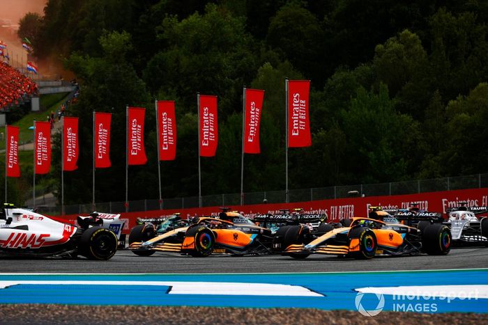 Mick Schumacher, Haas VF-22, Daniel Ricciardo, McLaren MCL36, Lando Norris