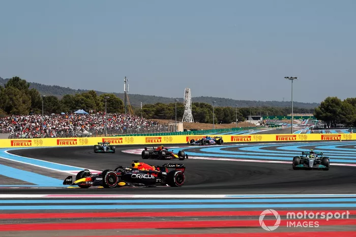 Max Verstappen, Red Bull Racing RB18, Lewis Hamilton, Mercedes W13, Sergio Pérez, Red Bull Racing RB18