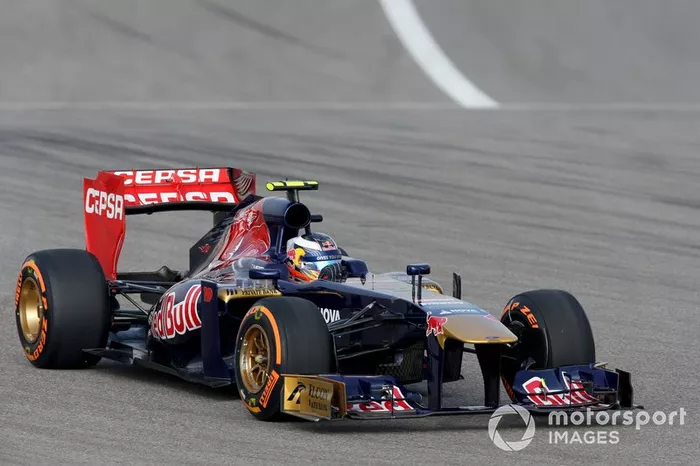 2013: Toro Rosso-Ferrari STR8
