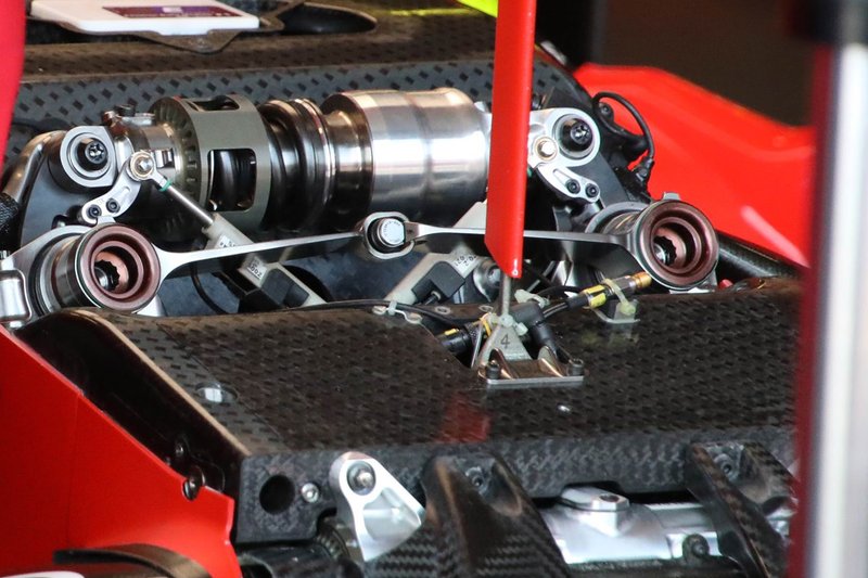 Ferrari SF90 dettaglio sospensione