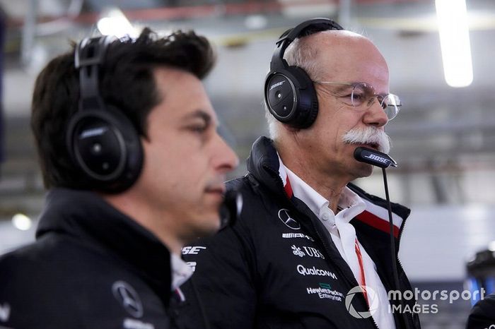 Toto Wolff, Mercedes AMG, con el Dr Dieter Zetsche, CEO, Mercedes Benz