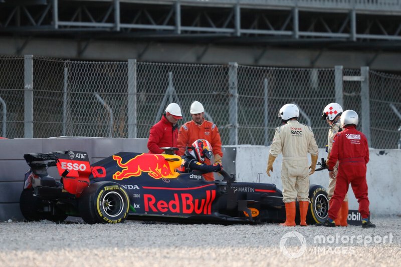 Pierre Gasly, Red Bull Racing RB15, dans les graviers après sa sortie de piste