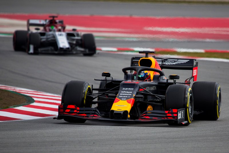 Пьер Гасли, Red Bull Racing RB15, и Антонио Джовинацци, Alfa Romeo Racing C38