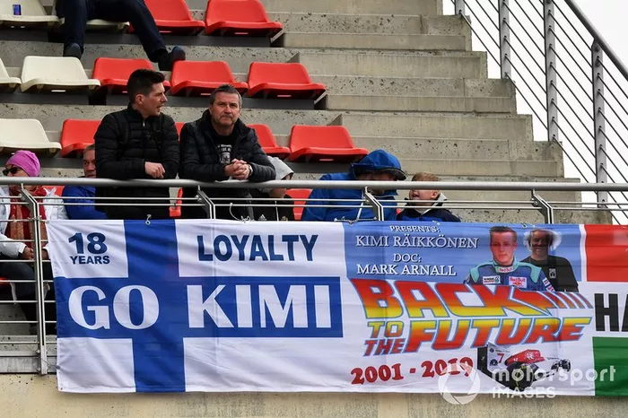 Fan e cartelloni per Kimi Raikkonen, Alfa Romeo Racing 