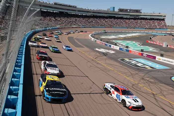 Tyler Reddick, 23XI Racing Toyota, Justin Haley, Spire Motorsports Chevrolet