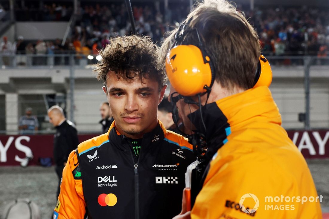 Lando Norris, McLaren F1 Team, na starcie ze swoim inżynierem