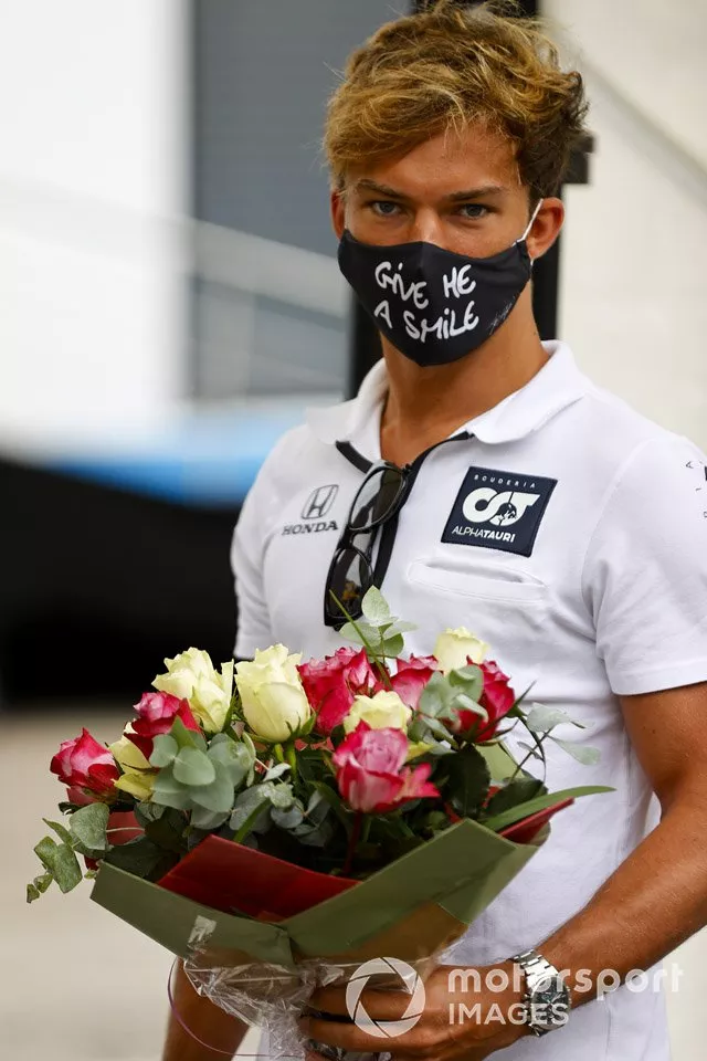 Pierre Gasly, Toro Rosso, deja flores en memoria de su amigo Anthoine Hubert, fallecido en Spa en 2019