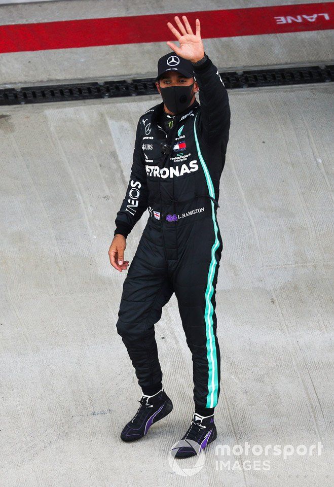 Ganador de la pole position Lewis Hamilton, Mercedes-AMG F1