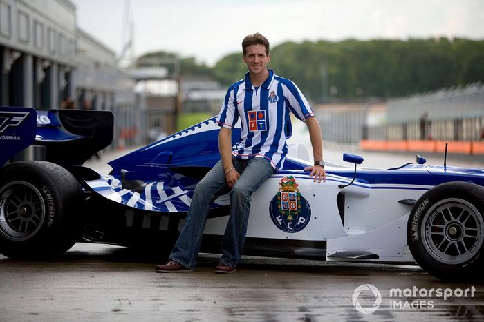 Tristan Gommendy, con el coche del Oporto para la Superleague Formula
