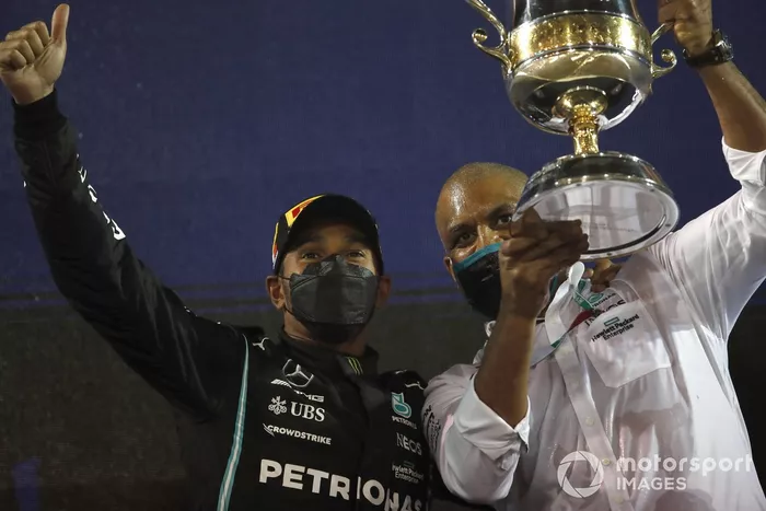 Podio: ganador Lewis Hamilton, Mercedes