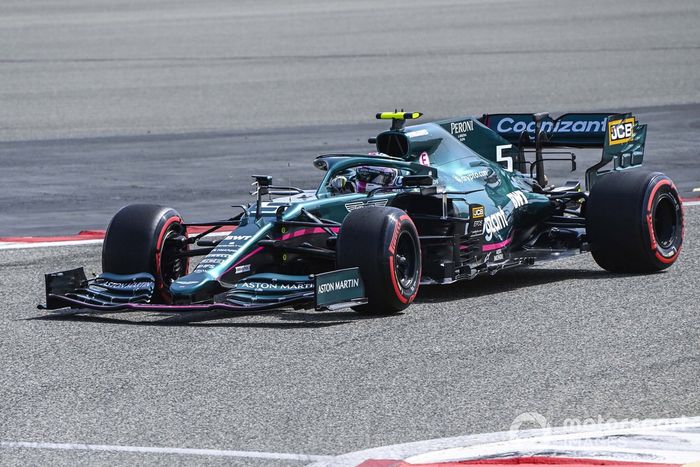 9. Aston Martin AMR21: 314 vueltas (1699,368 km)