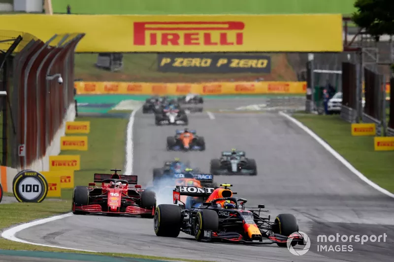 Sergio Perez, Red Bull Racing RB16B, Charles Leclerc, Ferrari SF21