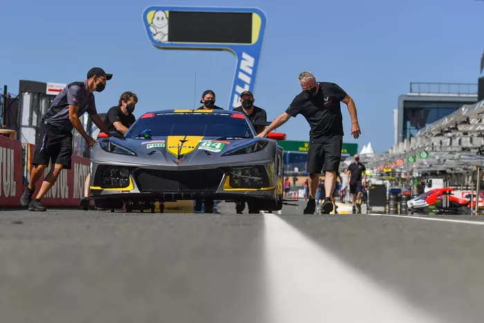 #64 Corvette Racing Chevrolet Corvette C8.R LMGTE Pro, Tommy Milner, Nicholas Tandy, Alexander Sims
