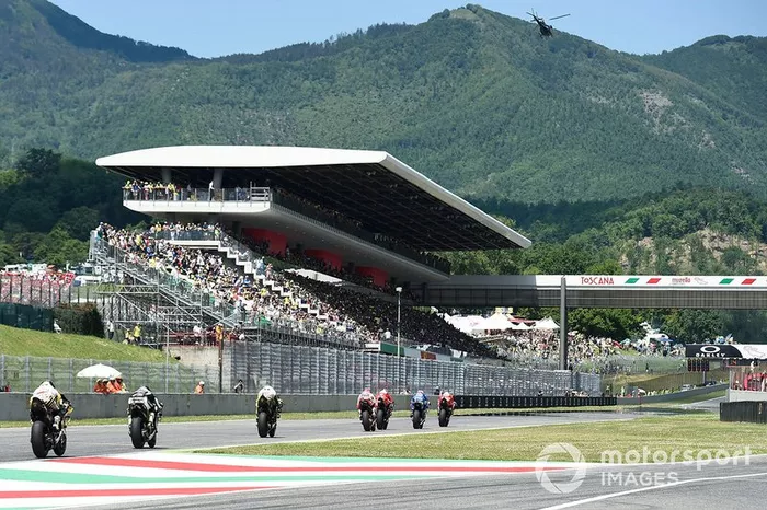 No início de abril, a MotoGP confirmou também o adiamento dos GPs da Itália e da Catalunha, dois dos países mais afetados pela pandemia. Neste momento, o GP da Alemanha, em 21 de junho, está marcado para abrir a temporada.