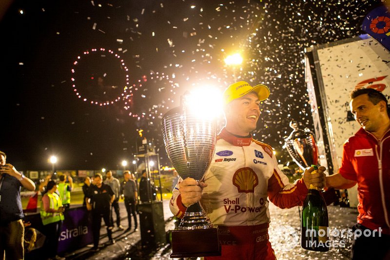 Race winner Scott McLaughlin, DJR Team Penske Ford