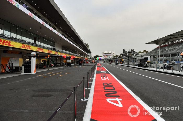 Pit lane 