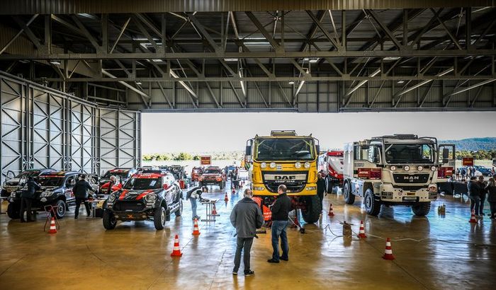 Verificaciones en Paul Ricard antes del embarque del Dakar 2020