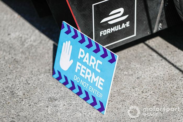 Letrero de Parc ferme 