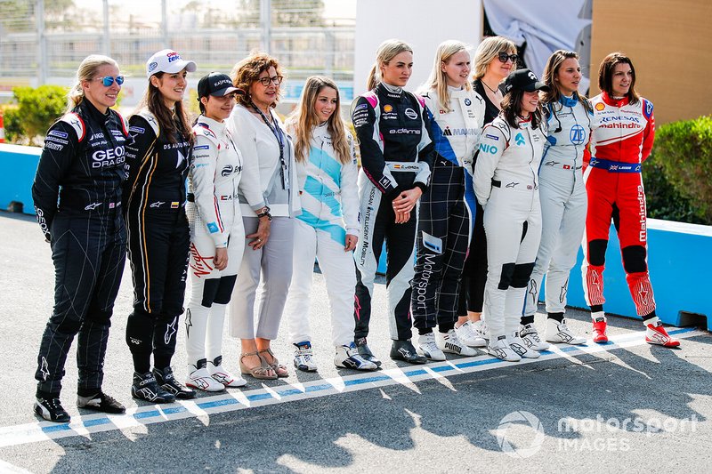 Le ragazze impegnate nei test ad Ad Diriyah