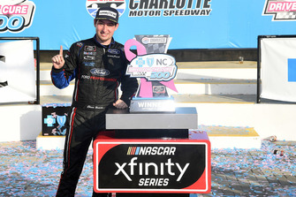 Chase Briscoe, Biagi-DenBeste Racing, Ford Mustang Nutri Chomps/Ford, celebrates in victory lane