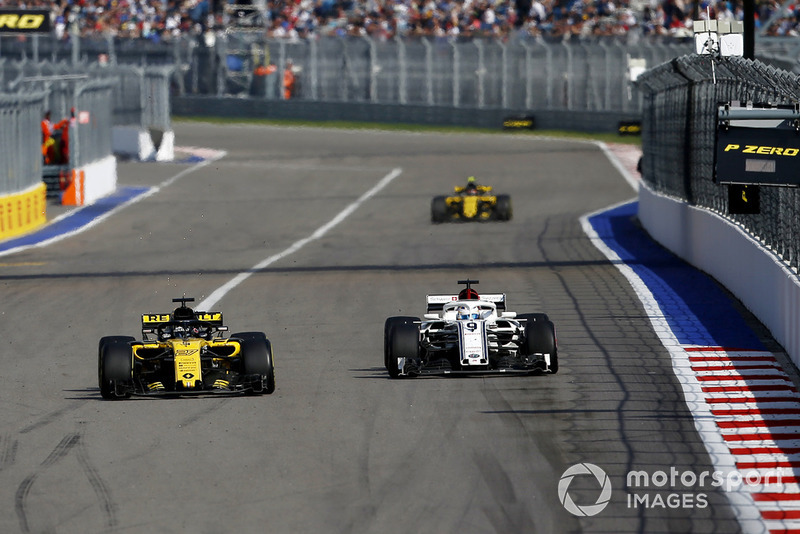 Nico Hulkenberg, Renault Sport F1 Team R.S. 18 y Marcus Ericsson, Sauber C37