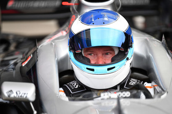 Mika Hakkinen, McLaren MP4-13 at Legends F1 30th Anniversary Lap Demonstration