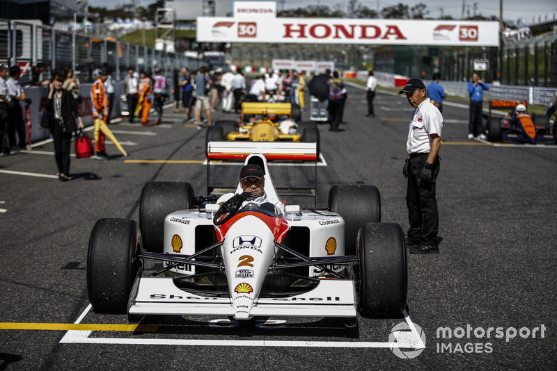 Takuma Sato, McLaren Honda MP4-7A lors des Legends F1 30th Anniversary Lap Demonstration