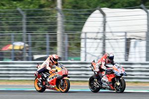 Марк Маркес, Repsol Honda Team, и Андреа Довициозо, Ducati Team