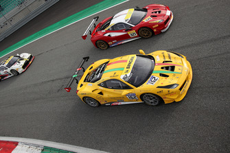 #162 Ferrari 488, Team Zenith Sion - Lausa: Christophe Hurni e #321 Ferrari 488, Scuderia Corsa - Ferrari of Beverly Hills: Thomas Tippl