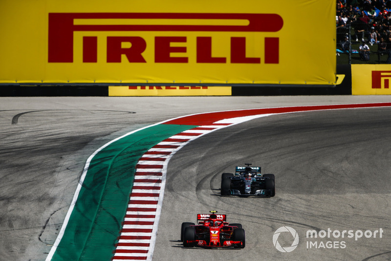 Kimi Raikkonen, Ferrari SF71H, Lewis Hamilton, Mercedes AMG F1 W09 EQ Power+