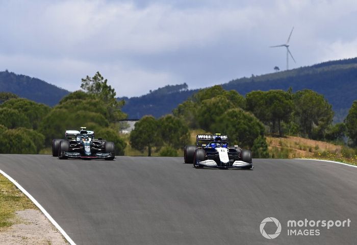 Nicholas Latifi, Williams FW43B, Sebastian Vettel, Aston Martin AMR21