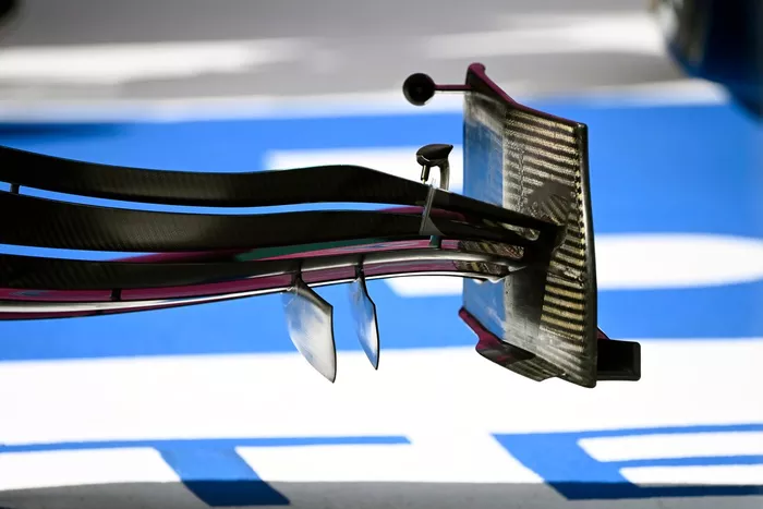 Detalle del alerón delantero del Aston Martin AMR21
