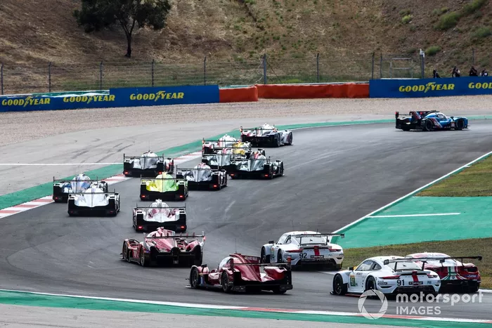 Salida de las 8 horas de Portimao del WEC 2021