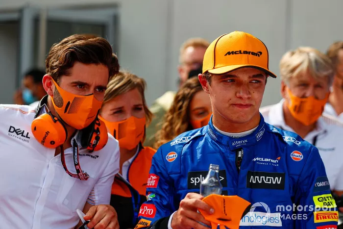 Tercer lugar Lando Norris, McLaren , en Parc Ferme