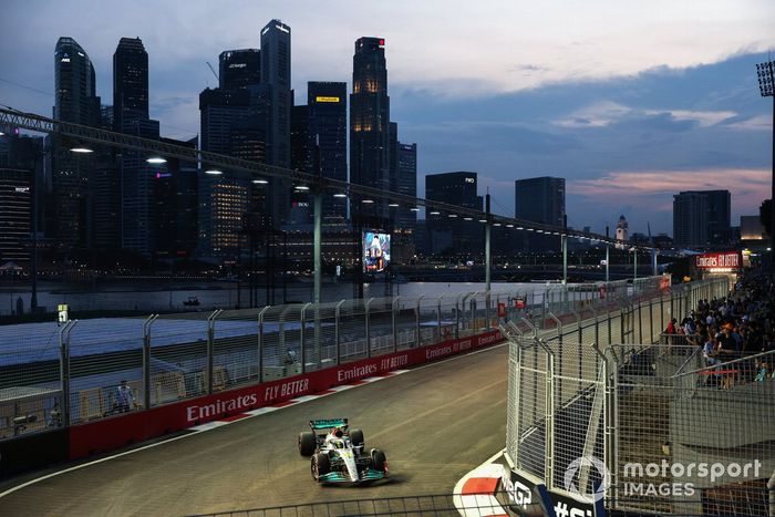 Lewis Hamilton, Mercedes W13