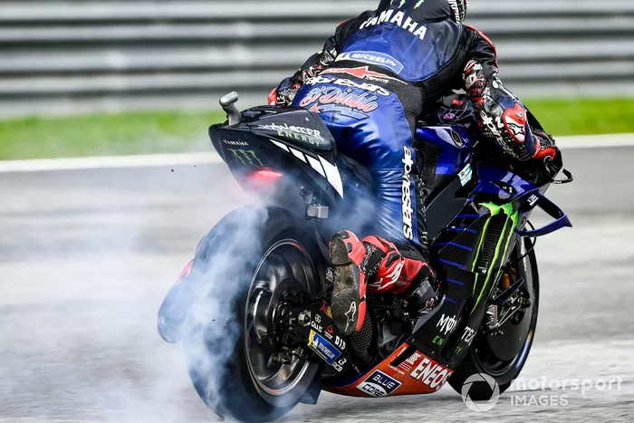 Fabio Quartararo, neumáticos de moto Yamaha Factory Racing girando