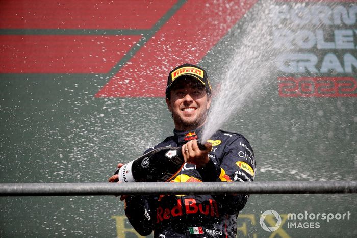 Podio: segundo lugar Sergio Pérez, Red Bull Racing
