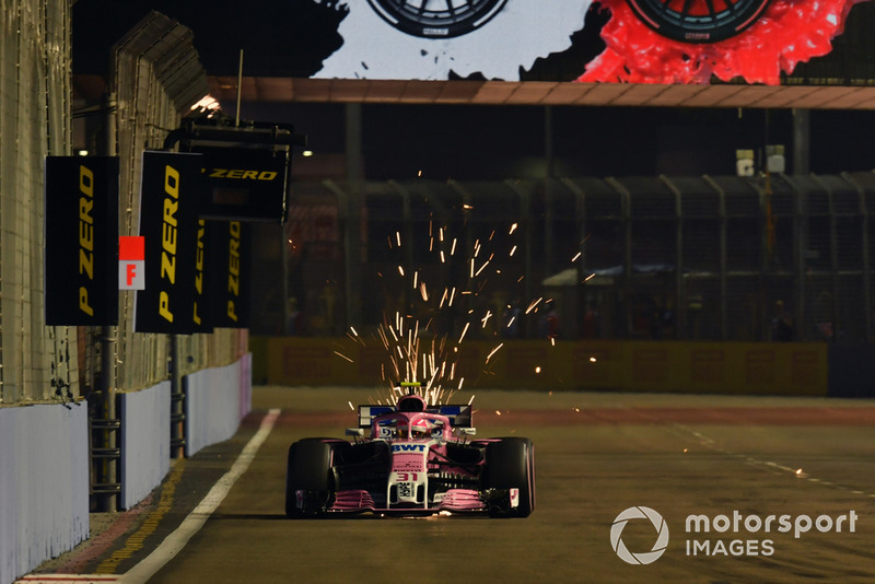 Ausfall: Esteban Ocon, Racing Point Force India VJM11 sparks