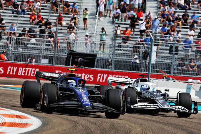 Nicholas Latifi, Williams FW44, Pierre Gasly AlphaTauri AT03