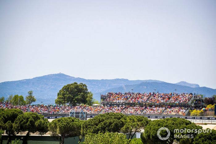 Gradas llenas de aficionados