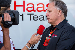 Президент Haas Automotion Джин Хаас і ЗМІ