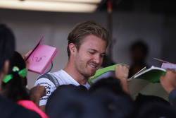 Nico Rosberg, Mercedes AMG F1 signs autographs for the fans