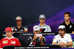 Die FIA Pressekonferenz (Von hinten (L n. R)): Carlos Sainz Jr., Scuderia Toro Rosso; Pascal Wehrlei